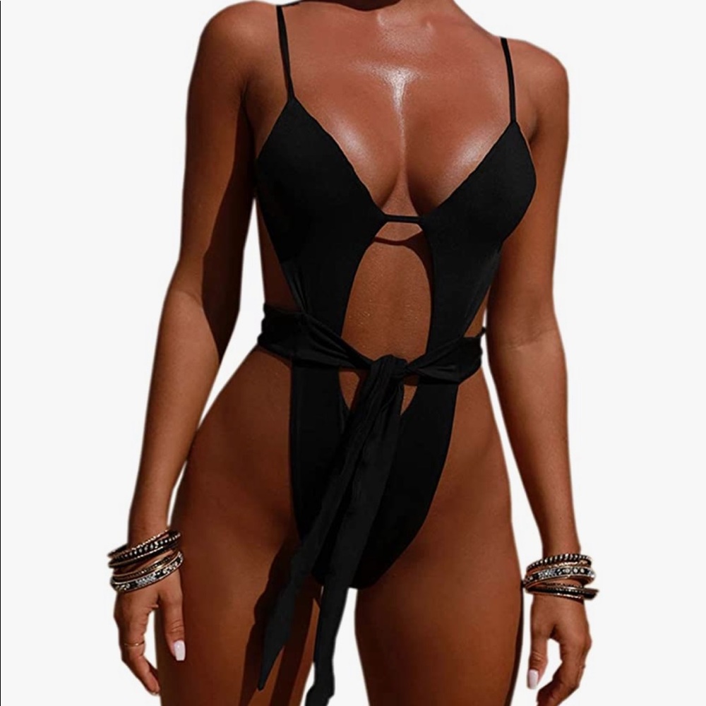 Black multi-way one piece worn once —so flattering